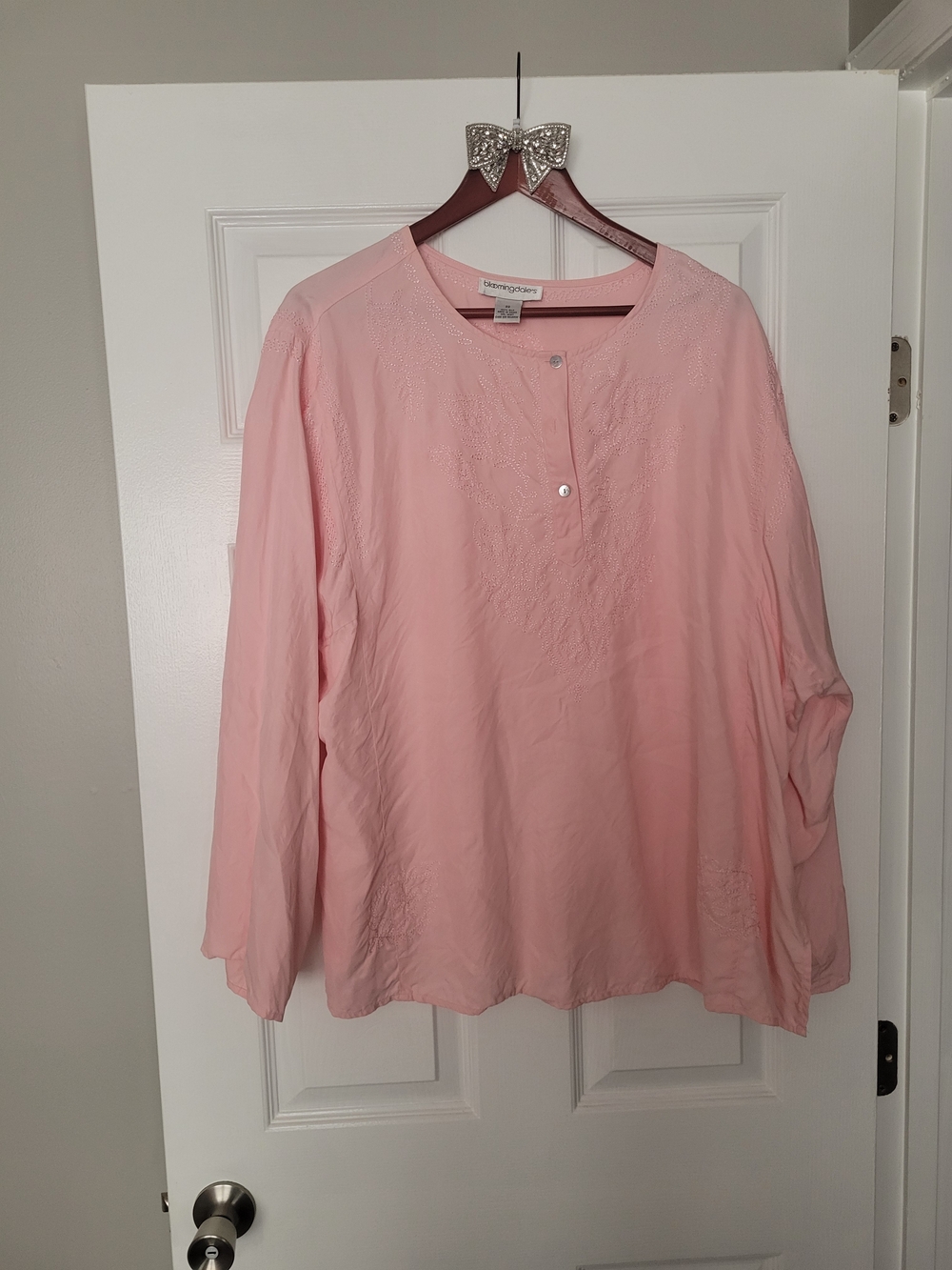 Bloomingdale's Light Pink Long Sleeve Pullover Top